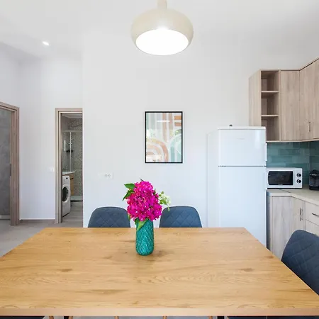 Peponas Apartment *
